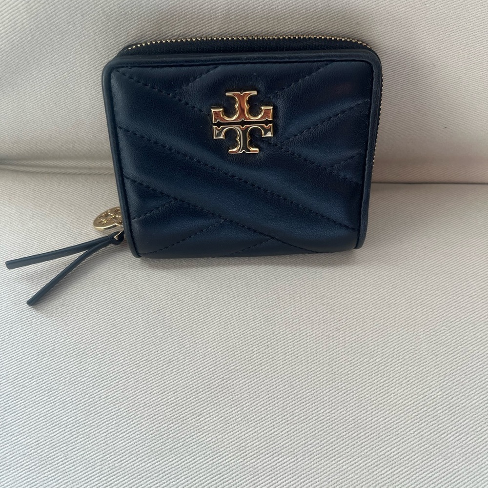 EUC TORY BURCH KIRA CHEVRON QUILTED BI-FOLD BLACK WALLET